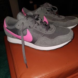 Nike BRAND NEW